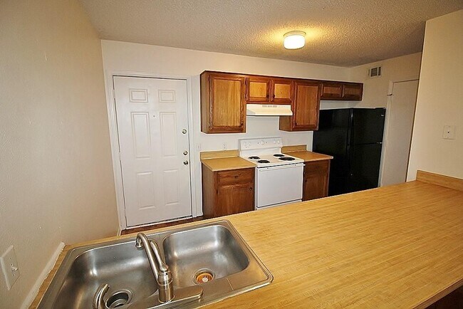 Building Photo - 115 Austin Stone Dr