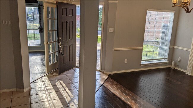 Building Photo - 3519 Deerbrook Ct