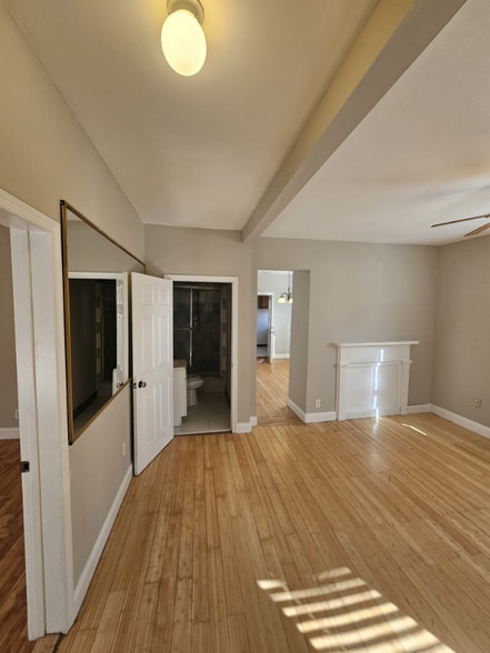 Building Photo - 809 Eastern Ave NE