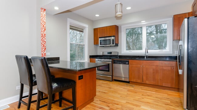 Building Photo - 2575 Waukegan Ave