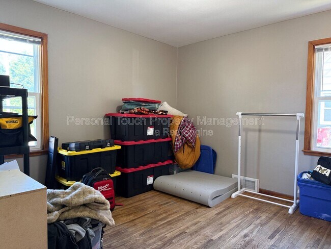 Building Photo - 413 22nd St S