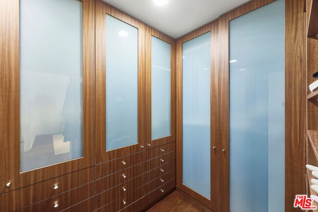 Building Photo - 3154 Queensbury Dr