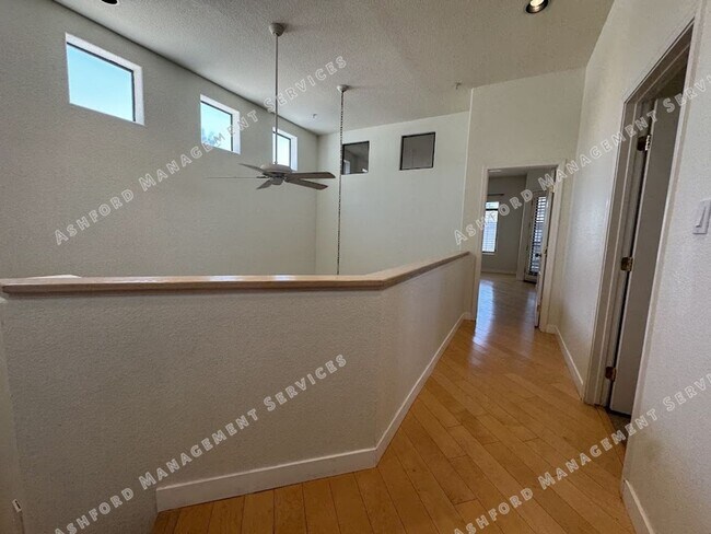 Building Photo - BEAUTIFUL 3 BEDROOM 3 BATHROOM HOME IN GAI...