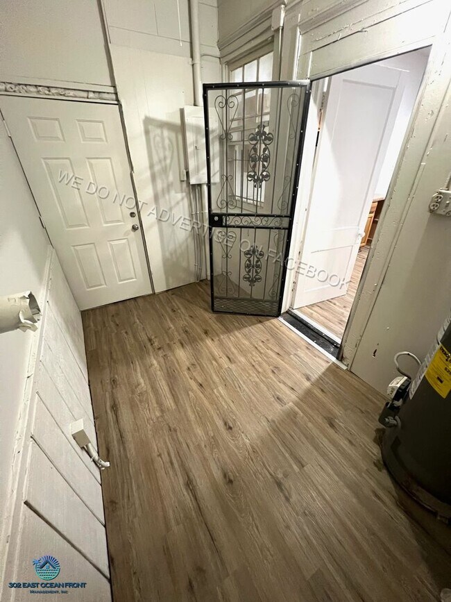 Building Photo - Spacious 2 Bedroom Home
