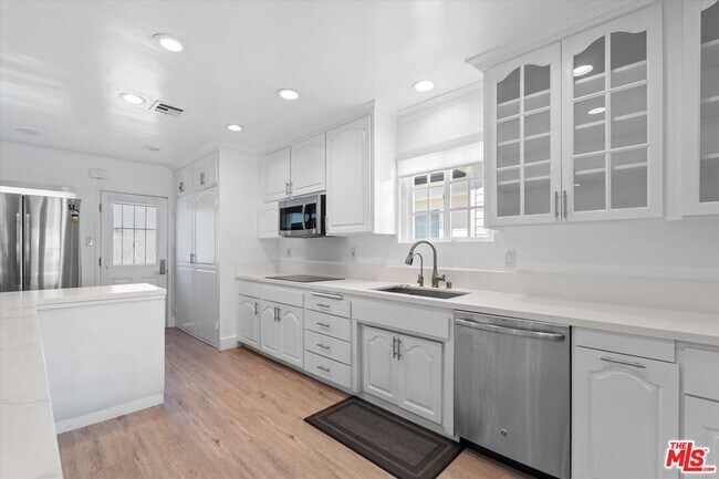 Building Photo - 2809 S Canfield Ave