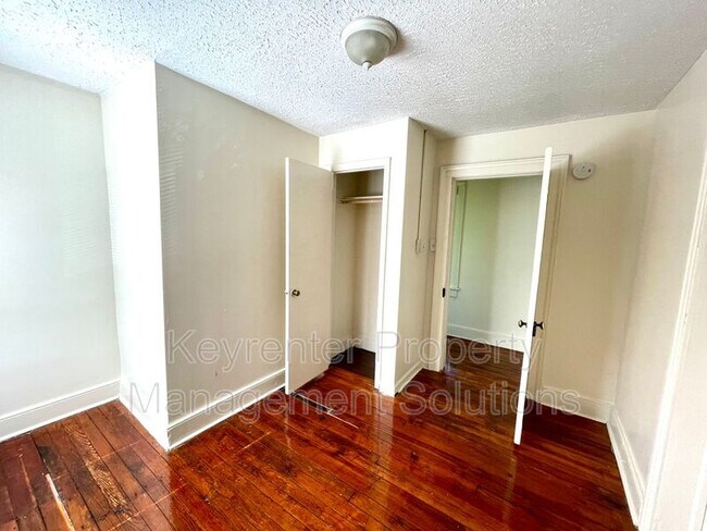 Building Photo - 410 Gooch St