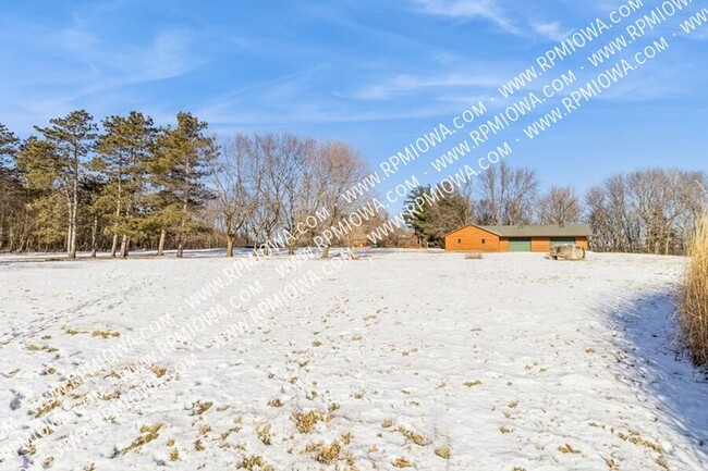 Building Photo - PRIVATE ACREAGE! 3 Bed, 2.5 Bath Home in B...