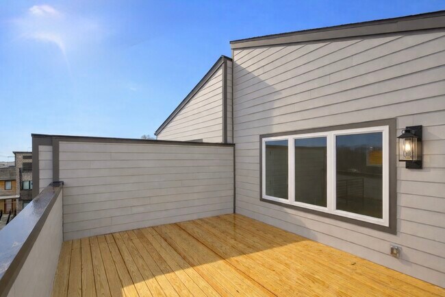 Building Photo - 3325 Felicia St