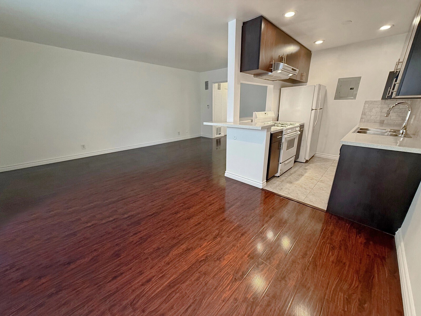 Building Photo - 536 N Sweetzer Ave