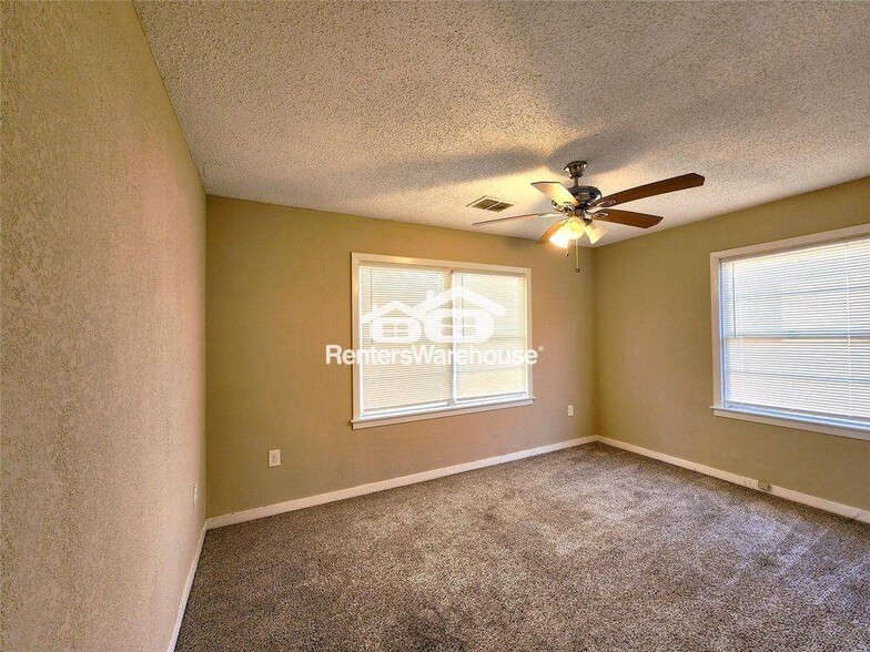 Building Photo - 1013 14th Ave N