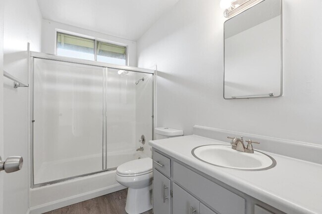 Building Photo - 1802 Rockford Ave