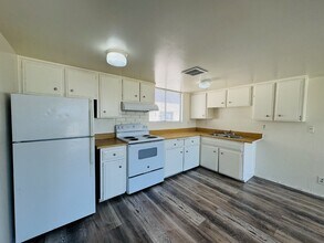 Building Photo - Conveniently Located Downstairs 2 bed, 1 b...