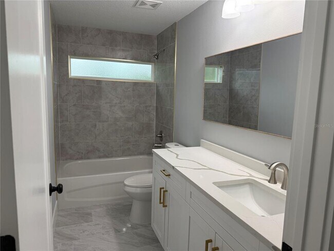 Building Photo - 15185 SE 61st Ct