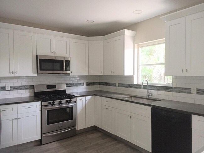 Building Photo - 322 Vanderbilt Dr