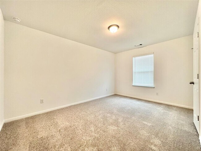 Building Photo - 3200 College Park Dr