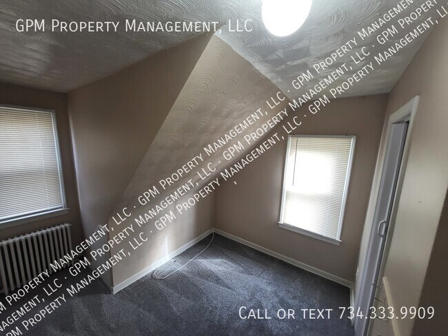 Building Photo - 2557 4th St