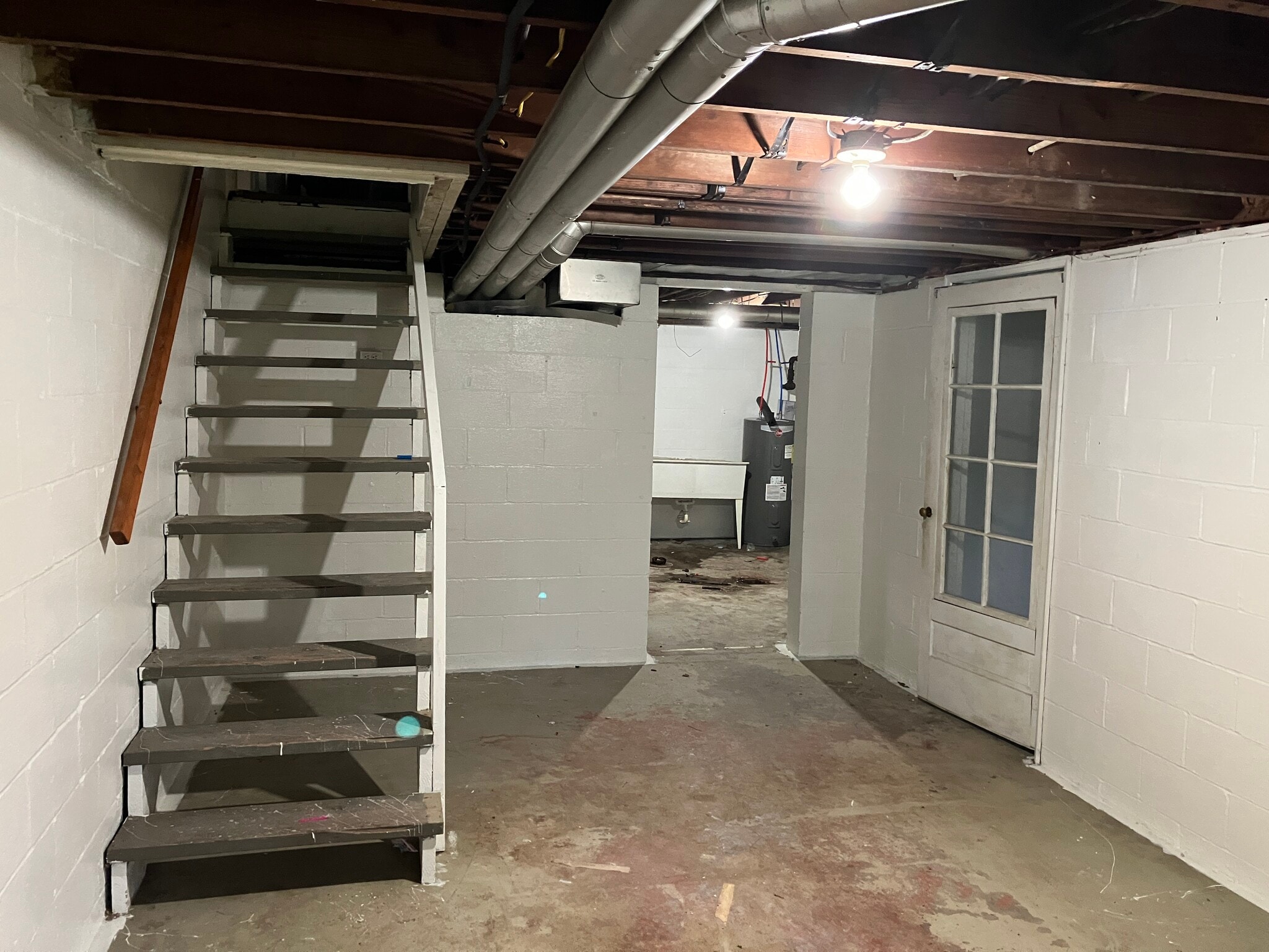 Building Photo - 108 Church St