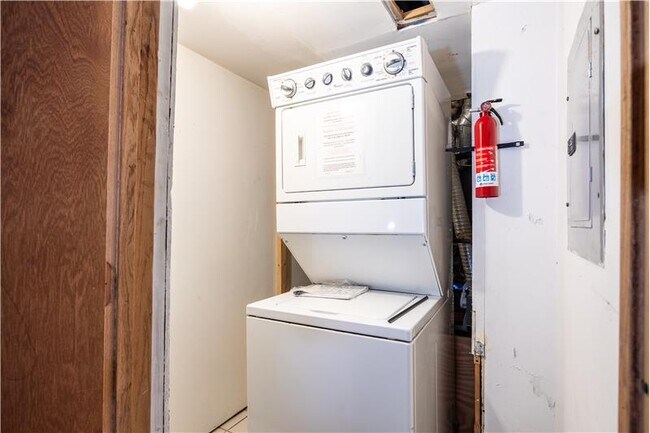 Building Photo - 1844 W Henderson St