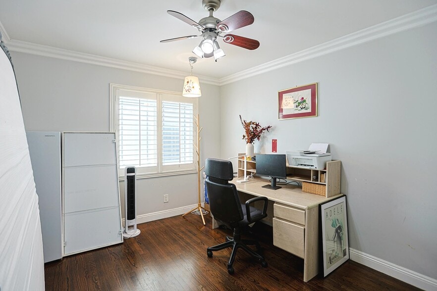 4th Bedroom - 313 E 11th St