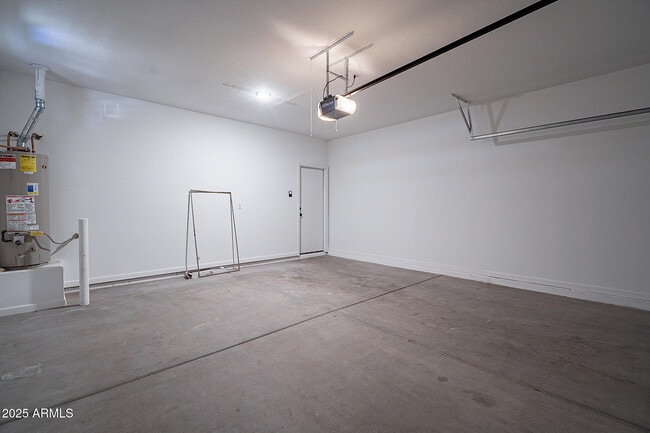 Building Photo - 12614 W Earll Dr