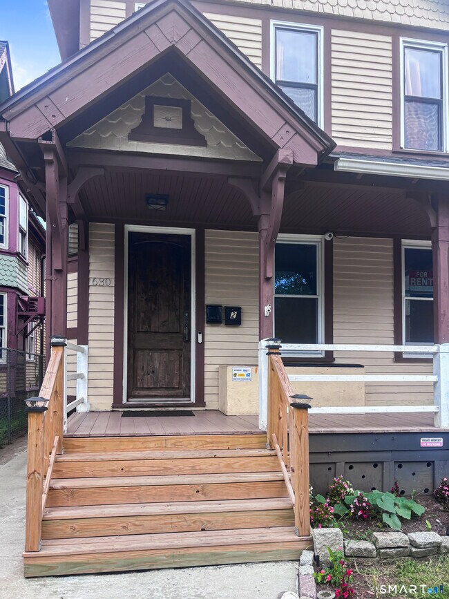 Building Photo - 630 Kossuth St