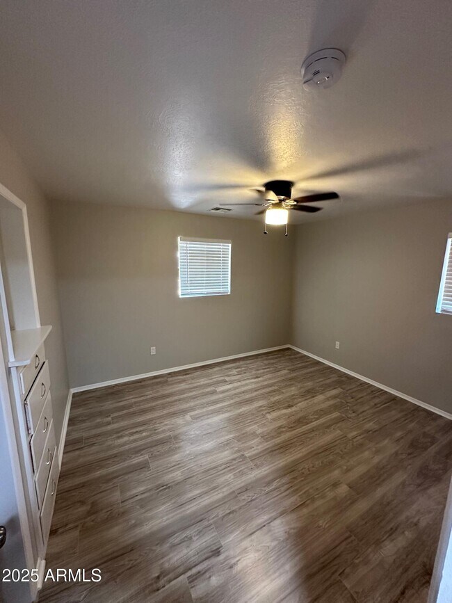 Building Photo - 1038 E Hondo Ave