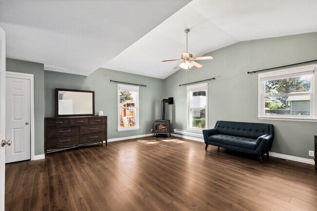 Building Photo - 644 S 189th St