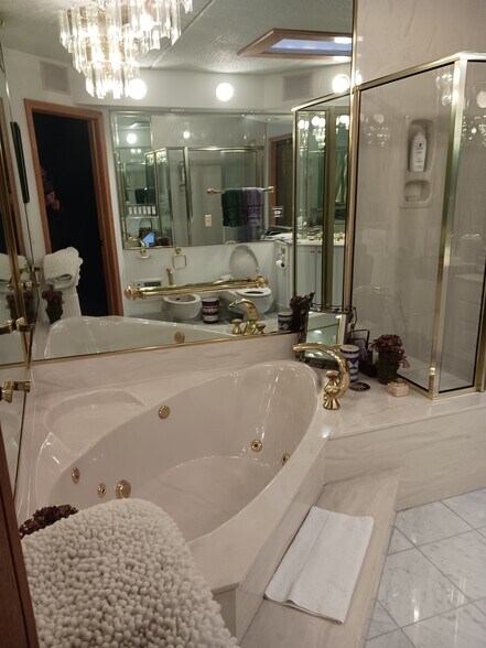 Building Photo - 10515 W Grand Ave