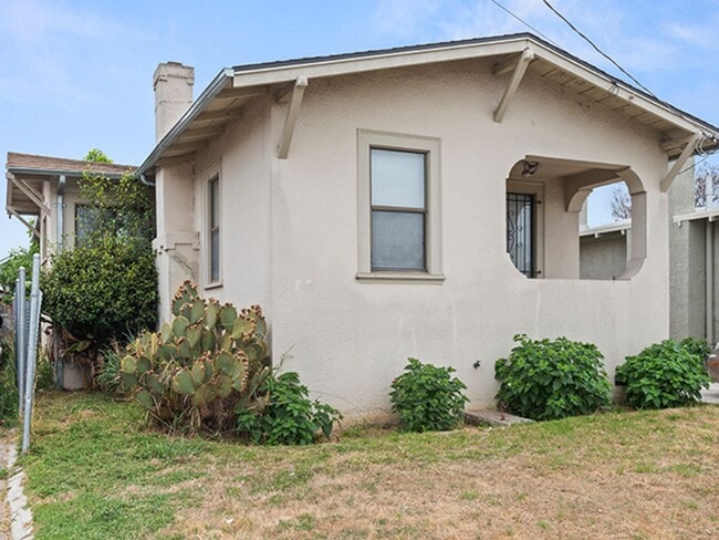 Building Photo - Affordable 2 Bedroom House