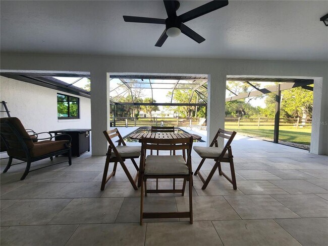 Building Photo - 900 Crestwood Rd