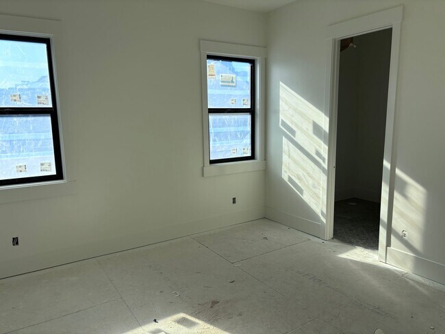 Building Photo - Gorgeous 7 bed 8 bath home with Swimming Pool and RV Garage