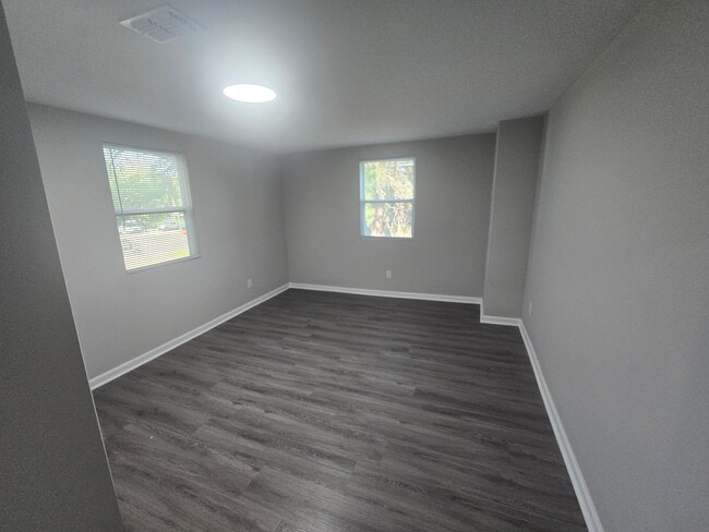 Building Photo - 9762 Bayview Ave