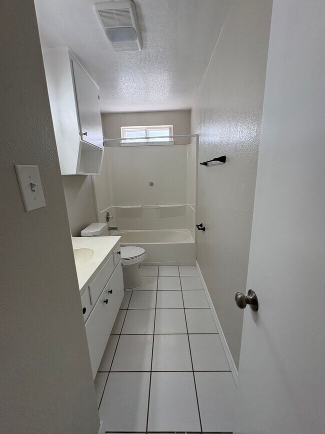 Building Photo - 1310 Goodhue Dr