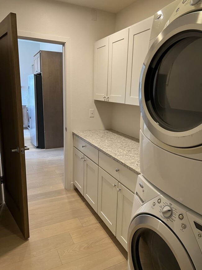 Building Photo - Gorgeous 2 Bedroom Penthouse