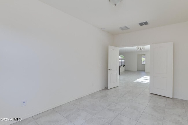 Building Photo - 3411 W Hayduk Rd