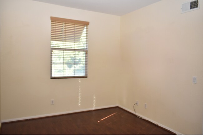 Building Photo - Updated with Pool, 3 Bd 2.5 Ba Chula Vista (91913)