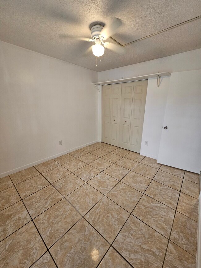 Building Photo - 20910 NE 8th Ct