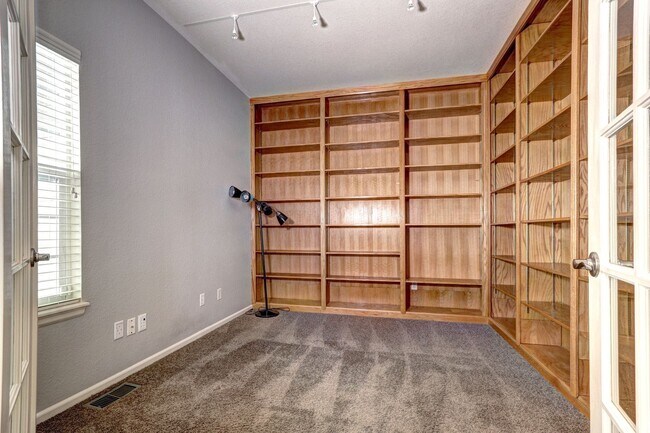 Building Photo - Location! Park Vista in Northglenn 3bed/2....