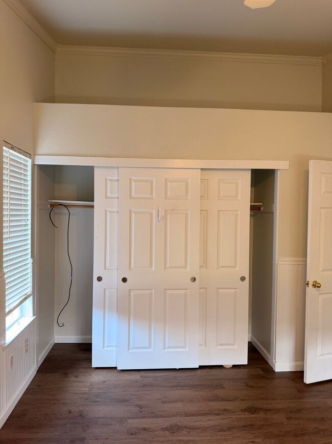 Building Photo - 3-bedroom, 2-bath home in great neighborhood!