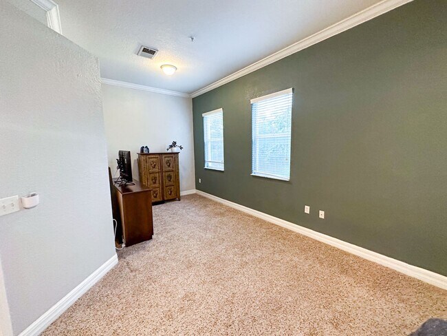 Building Photo - 3 Bed/ 2.5 Bath Pet Friendly Home!