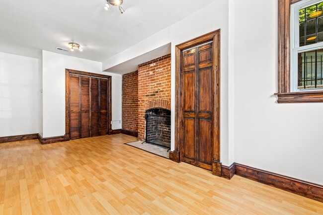 LR/DR w/bay windows, coat closet, W/D closet and fireplace - 39 New York Ave NW