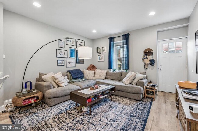 Building Photo - 137 Vassar St