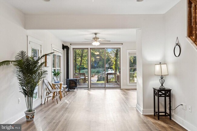 Building Photo - 4922 Lerch Dr