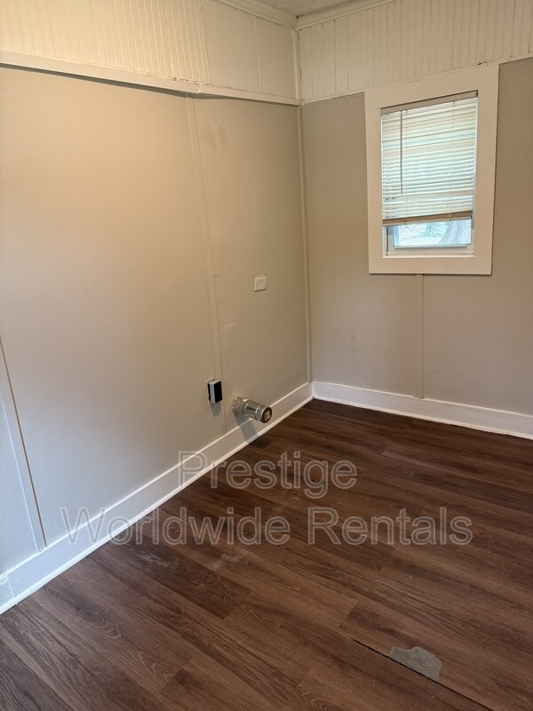 Building Photo - 1048 Brooks Rd