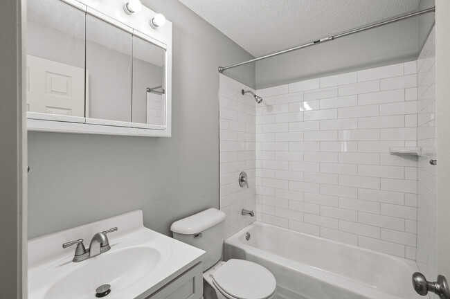 Building Photo - Rosco Apts-2720