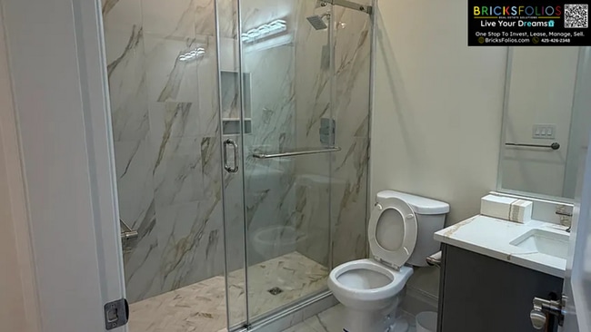 Building Photo - Modern Lake Washington View ADU – Fully Furnished 2BR/2BA (Kirkland)