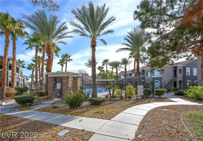 Building Photo - SILVERADO RANCH – 2ND FLOOR CONDO IN A GAT...
