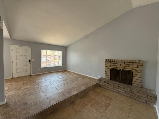 Building Photo - 126 W Loma Vista Dr