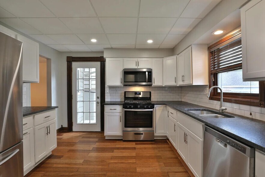 Kitchen3 - 350 W 1st Ave