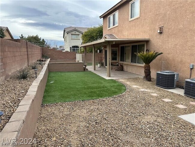 Building Photo - 2805 Alma Lidia Ave